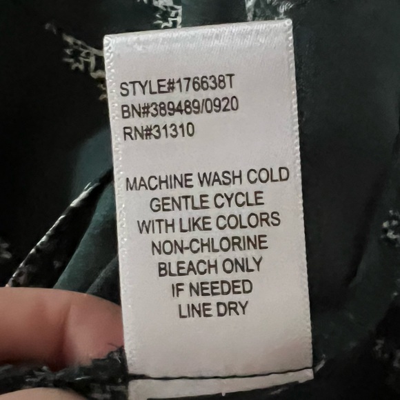 Fortune & Ivy green blouse medium - Picture 5 of 7